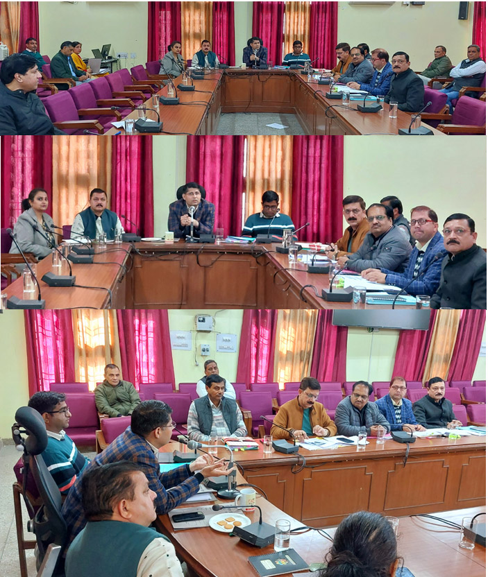 सभी विकासखंड अधिकारी अपने अधिकार क्षेत्र में चल रहे विभिन्न विकासात्मक कार्यों को निर्धारित समयावधि में करें पूर्ण - उपायुक्त